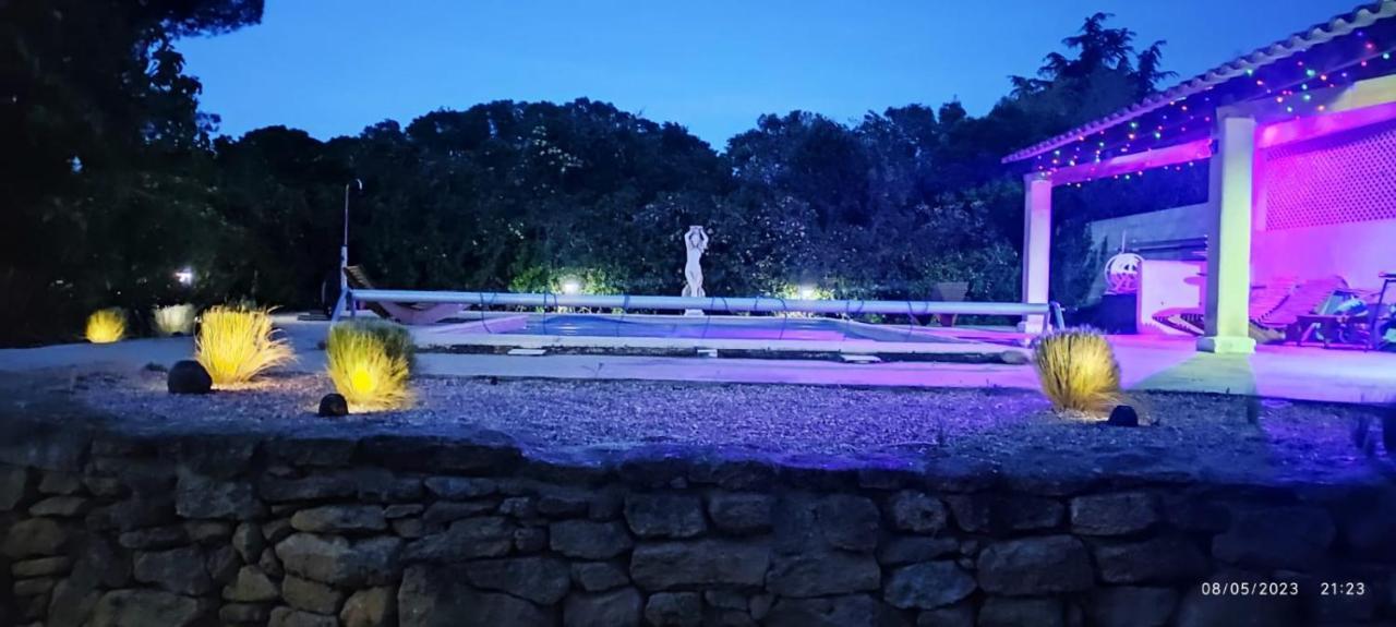 Offrez-Vous Un Sejour Dans Notre Studio T1 Bis A Entressen Une Grande Piscine Pour Se Rafraichir ,Un Espace De Jeux Pour Enfants Pour Des Heures De Divertissement Un Terrain De Petanque Pour Des Parties Endiablees ภายนอก รูปภาพ